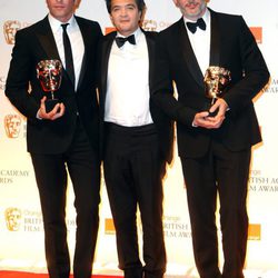 Jean Dujardin, Thomas Langmann y Michel Hazanavicius en los Bafta 2012