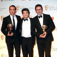 Jean Dujardin, Thomas Langmann y Michel Hazanavicius en los Bafta 2012