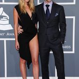 Adam Levine y Anne V en los Grammy 2012