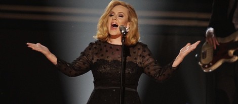 Adele actuando en los Grammy 2012
