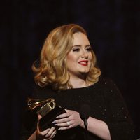 Adele recogiendo un premio Grammy en su edición 2012