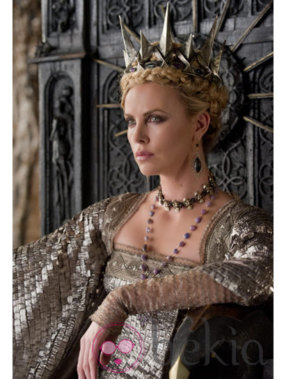 Charlize Theron como la reina de 'Blancanieves'