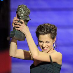 María León alza su Premio Goya