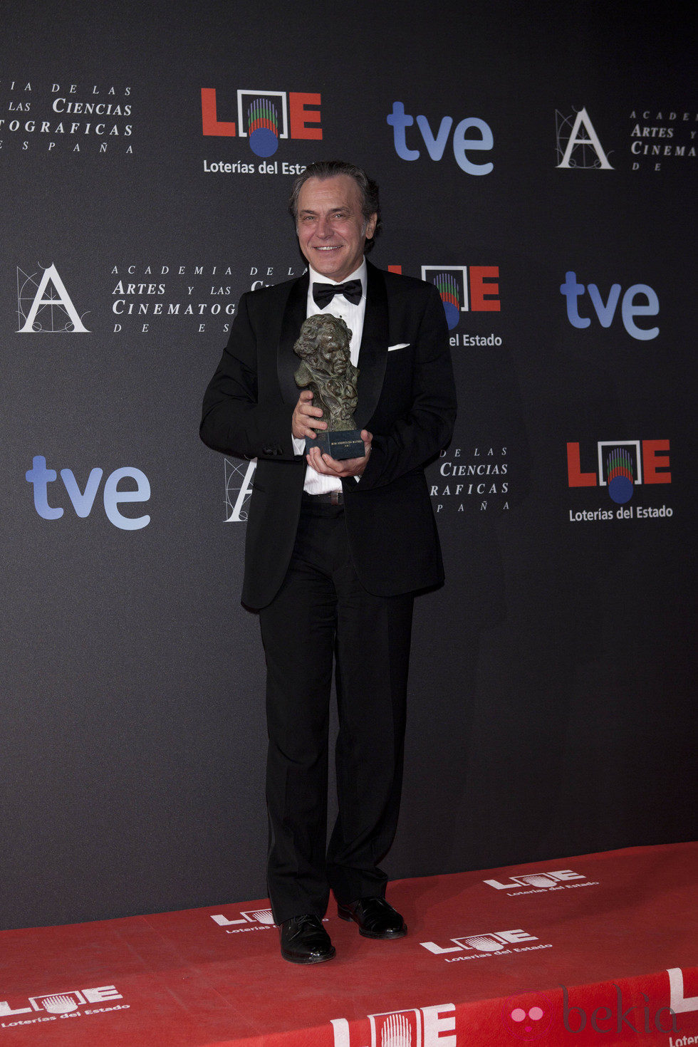 José Coronado posa con su Goya 2012 a Mejor Actor