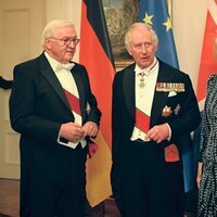 Los Reyes Carlos y Camilla con el Presidente de Alemania y su esposa en una cena de gala en Berlín