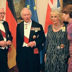 Los Reyes Carlos y Camilla con el Presidente de Alemania y su esposa en una cena de gala en Berlín