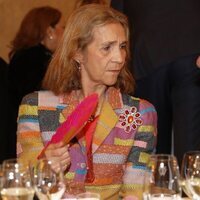 La Infanta Elena y el Chatarrero hablando en los Premios Las Meninas de España