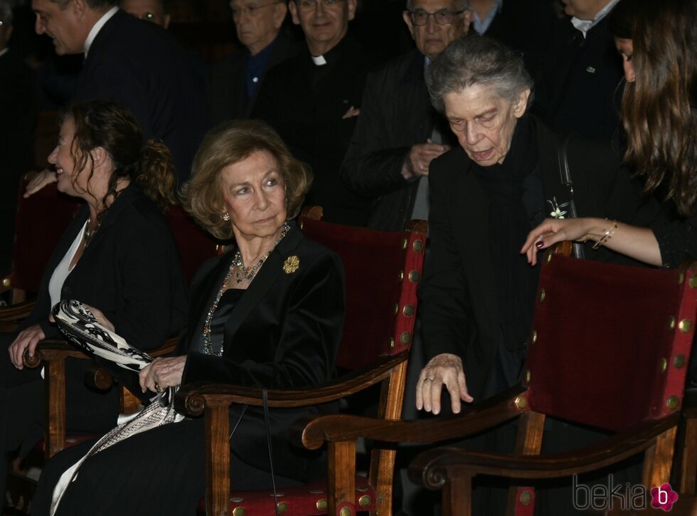 La Reina Sofía asiste con su hermana Irene al concierto anual de Pascua en Mallorca