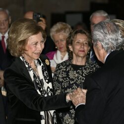 La Reina Sofía asiste al concierto anual de Pascua en Mallorca y saluda a algunas autoridades