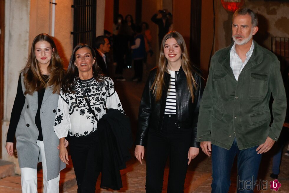 Los Reyes Felipe y Letizia, la Princesa Leonor y la Infanta Sofía en la Semana Santa de Chinchón