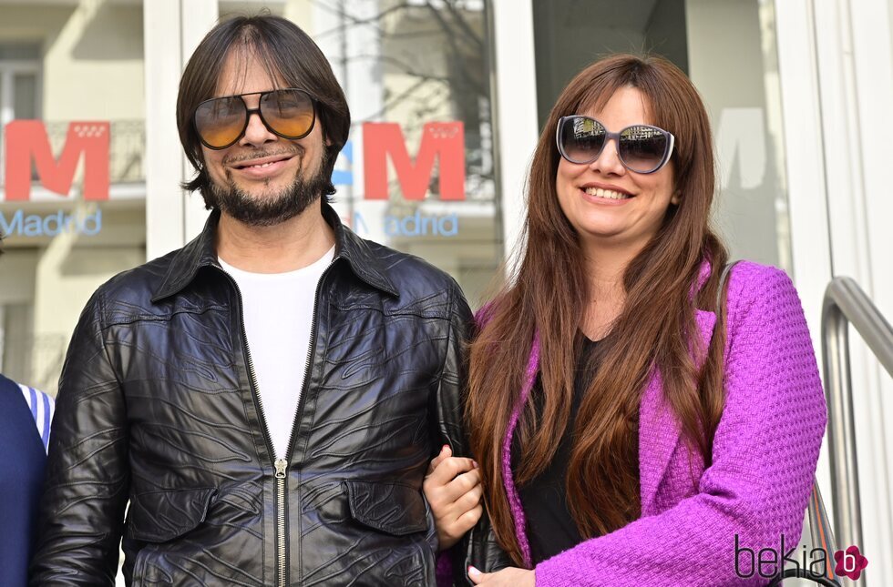 Joaquín Cortés y su mujer, Mónica Moreno, a las puertas del hospital