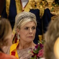 Laurentien de Holanda con la tiara de laurel en la cena de Estado al Presidente de Francia