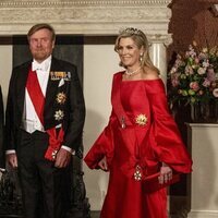 Máxima de Holanda con la tiara de la Reina Ana junto a Guillermo Alejandro de Holanda en el Palacio Real de Amsterdam