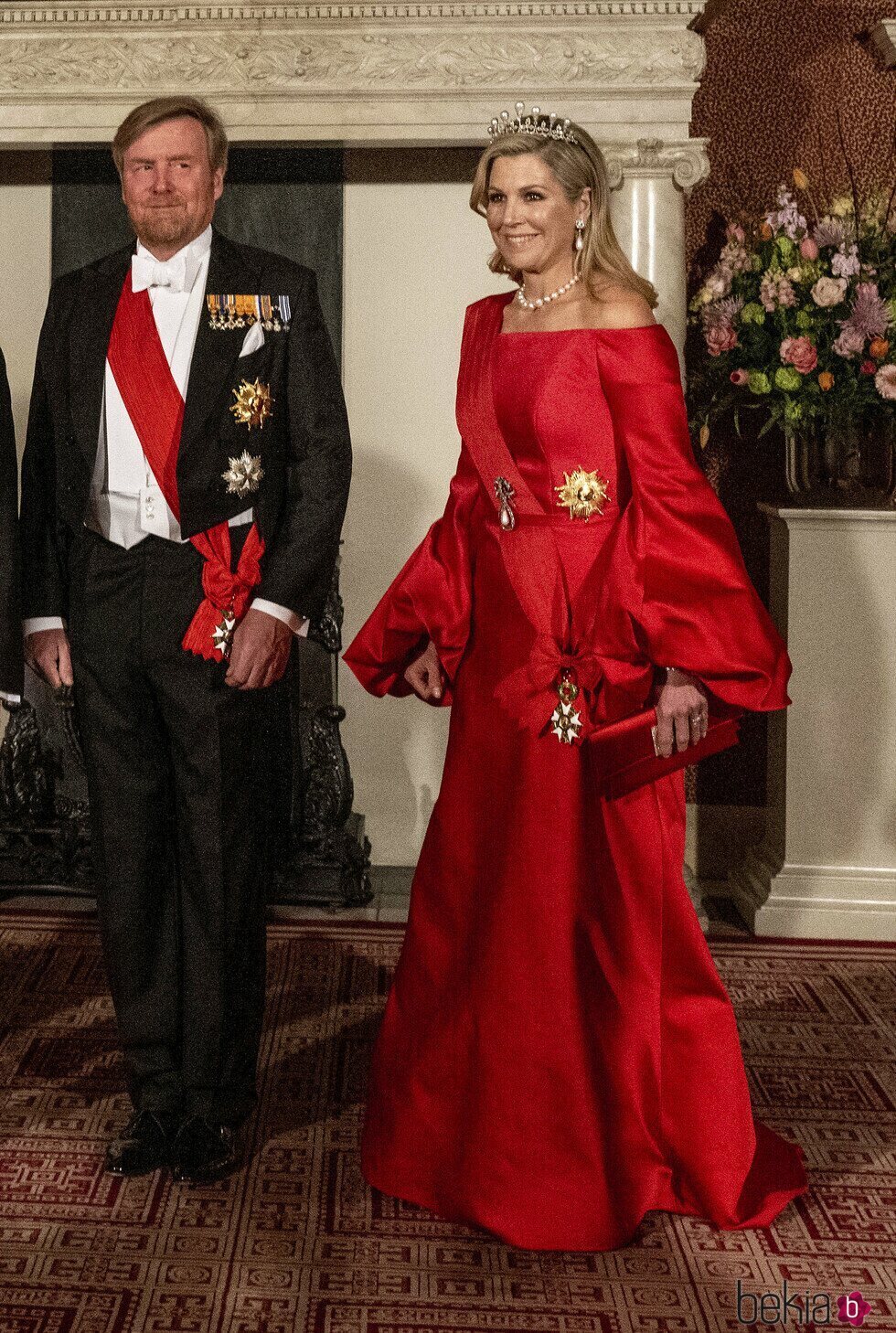 Máxima de Holanda con la tiara de la Reina Ana junto a Guillermo Alejandro de Holanda en el Palacio Real de Amsterdam