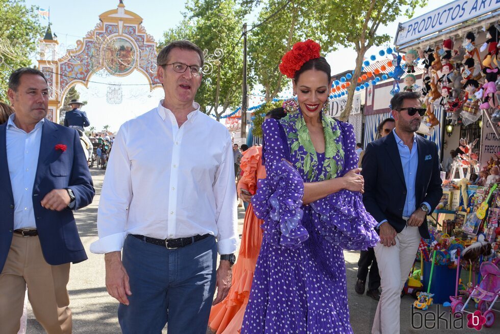 Eva González con Núñez Feijóo en la Feria de Abril de Mairena de Alcor 2023