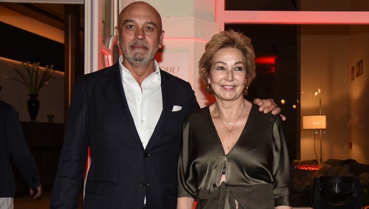 Ana Rosa Quintana y su marido Juan Muñoz en la inauguración de un hotel en Sevilla