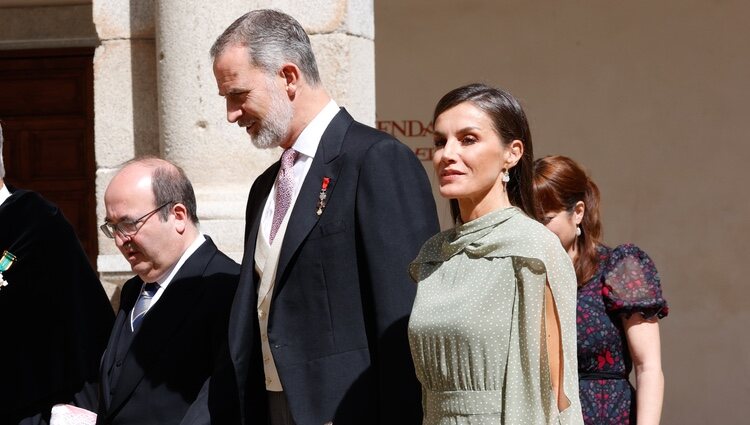 Los Reyes Felipe y Letizia acuden a la entrega del Premio Cervantes 2022