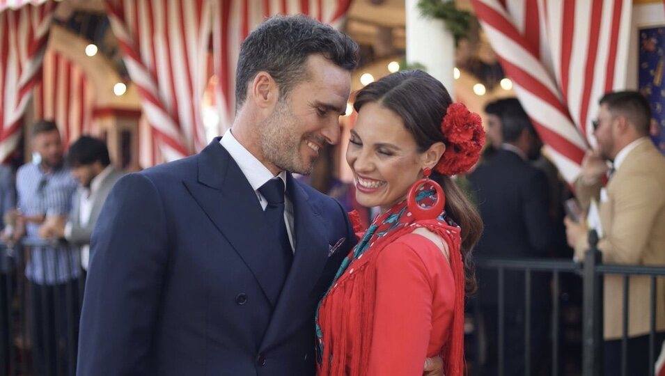 Pablo Marqués y Jessica Bueno, enamorados en la Feria de Abril de Sevilla 2023