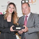 Alejandra Rubio recibe un galardón en los Premios Naranja y Limón
