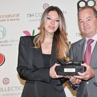 Alejandra Rubio recibe un galardón en los Premios Naranja y Limón