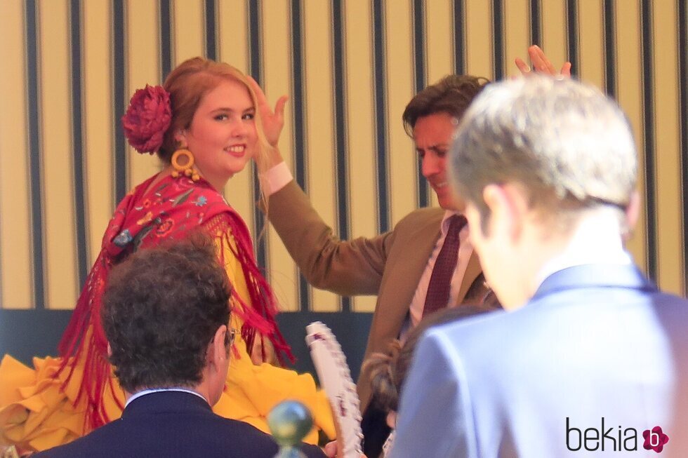 Amalia de Holanda bailando sevillanas durante su paso por la Feria de Abril de Sevilla