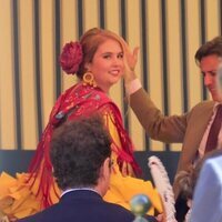 Amalia de Holanda bailando sevillanas durante su paso por la Feria de Abril de Sevilla