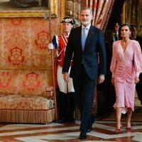 Los Reyes Felipe y Letizia en el almuerzo por el Premio Cervantes 2022