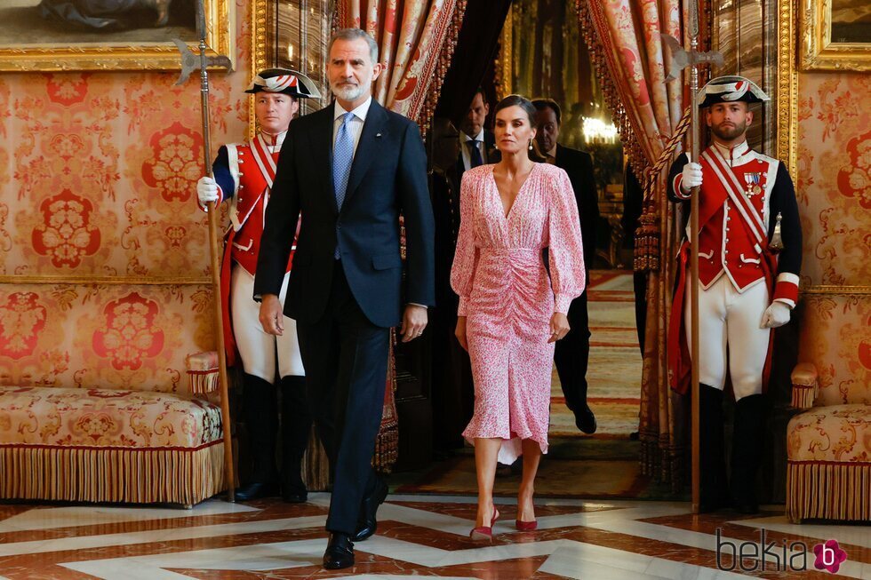 Los Reyes Felipe y Letizia en el almuerzo por el Premio Cervantes 2022