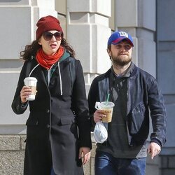Daniel Radcliffe y Erin Darke dando un paseo por Nueva York