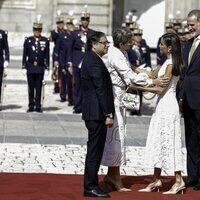 Gustavo Petro y Verónica Alcocer saludan a los Reyes Felipe y Letizia en su Visita de Estado a España