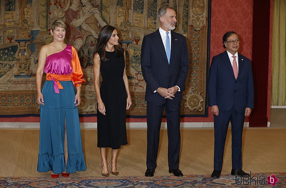 Los Reyes Felipe y Letizia y Gustavo Petro y Verónica Alcocer en la recepción del Presidente de Colombia a los Reyes de España