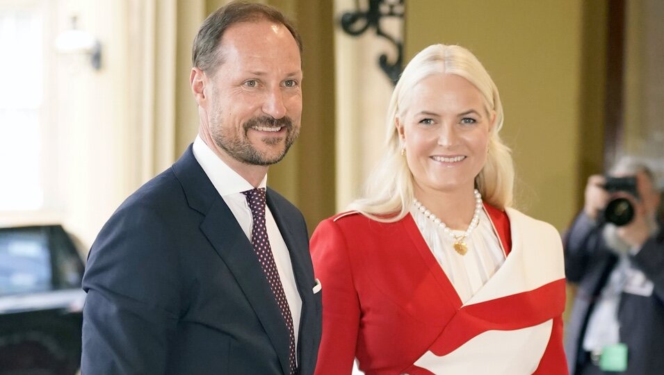 Haakon y Mette-Marit de Noruega en la recepción previa a la coronación de Carlos III