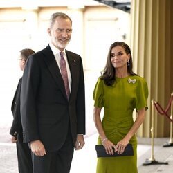 Los Reyes Felipe y Letizia en la recepción previa a la coronación de Carlos III