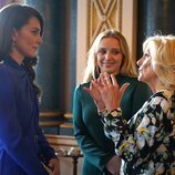 Kate Middleton hablando con Jill Biden y su nieta Finnegan Biden en la recepción previa a la coronación de Carlos III