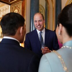 El Príncipe Guillermo y los Reyes de Tailandia en la recepción previa a la coronación de Carlos III