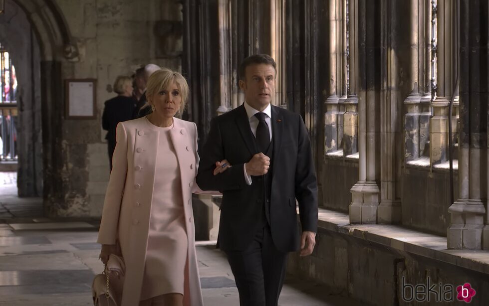 Emmanuel Macron y Brigitte Macron en la Coronación de Carlos III