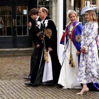 El Príncipe Eduardo, Sophie de Wessex y sus hijos en la Coronación de Carlos III