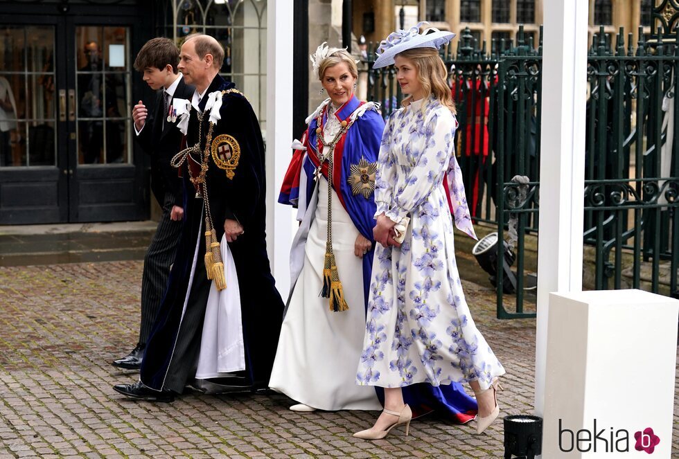 El Príncipe Eduardo, Sophie de Wessex y sus hijos en la Coronación de Carlos III