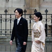 Akishino y Kiko de Japón en la Coronación de Carlos III