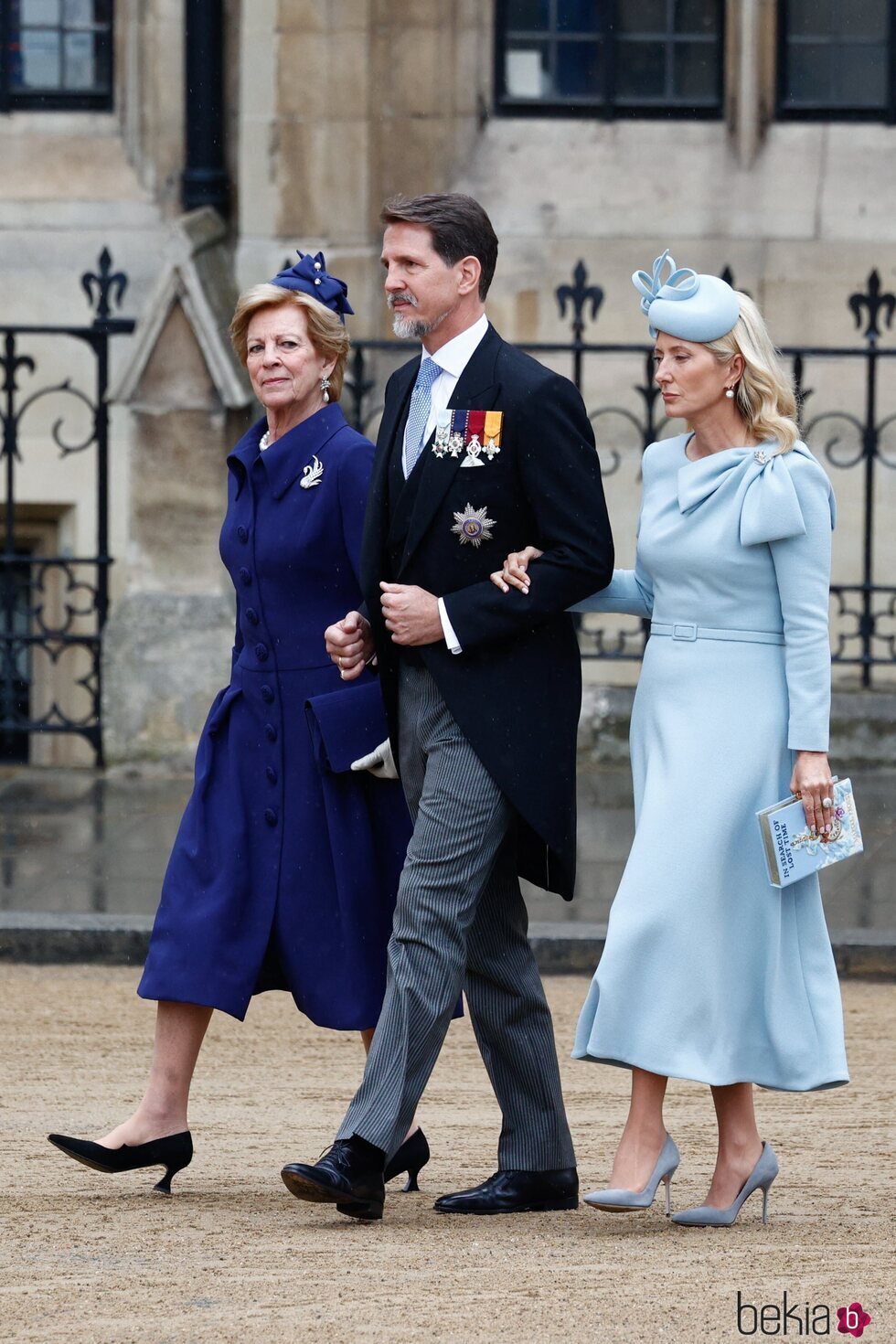 Reina Ana María de Grecia y Pablo y Marie Chantal de Grecia en la Coronación de Carlos III