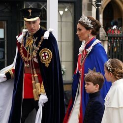 El Príncipe Guillermo, Kate Middleton, Charlotte y Louis en la Coronación de Carlos III