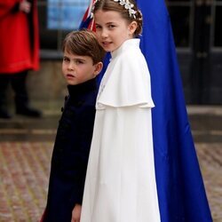 La Princesa Charlotte y el Príncipe Louis en la Coronación de Carlos III