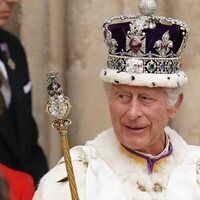 El Rey Carlos III tras ser coronado Rey de Inglaterra