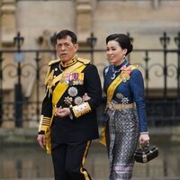 Los Reyes de Tailandia llegando a la Coronación de Carlos III