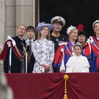 La Familia Real británica en el balcón tras la Coronación de Carlos III