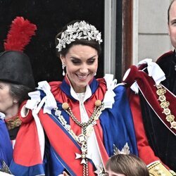 Kate Middleton y el Príncipe Louis en una foto divertida en el balcón de Buckingham Palace