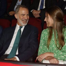 El Rey Felipe VI y la Infanta Sofía, muy cómplices en la final de la Copa del Rey 2023