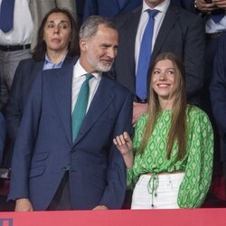 El Rey Felipe VI y la Infanta Sofía, muy sonrientes en la final de la Copa del Rey 2023