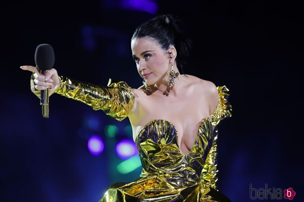 Katy Perry en su actuación en el concierto de la Coronación de Carlos III