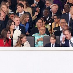 El Príncipe Guillermo y Kate Middleton y sus hijos George y Charlotte en el Concierto de la Coronación